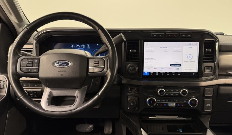 								2023 Ford F-250 Super Duty Lariat full									