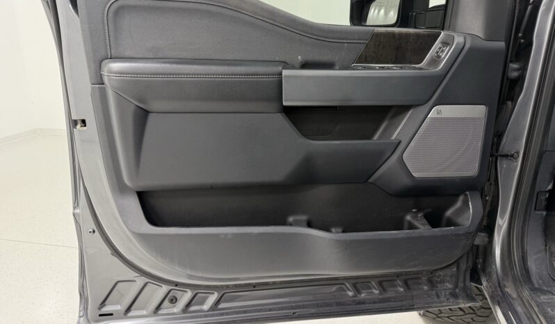 								2023 Ford F-250 Super Duty Lariat full									