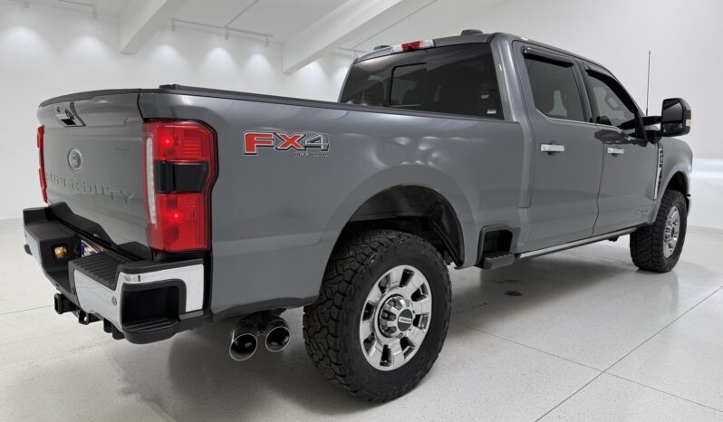 								2023 Ford F-250 Super Duty Lariat full									