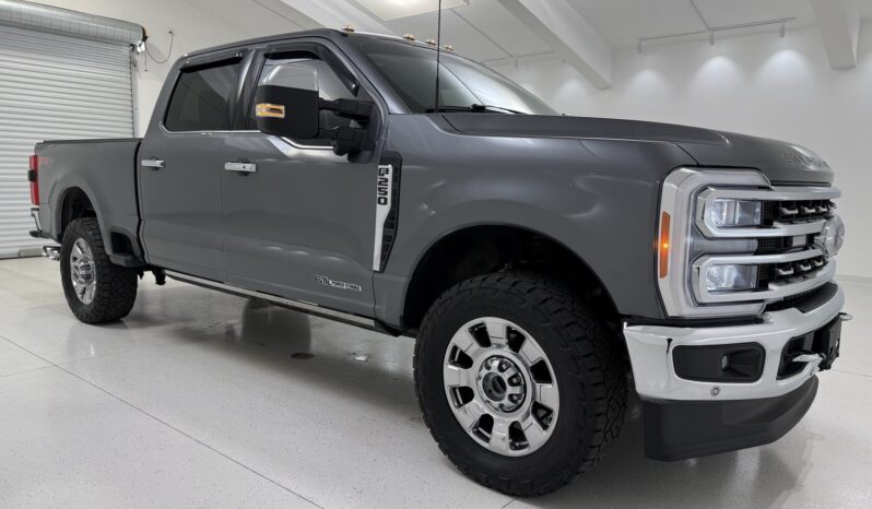 								2023 Ford F-250 Super Duty Lariat full									