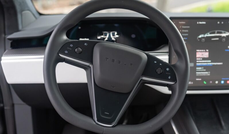 								2022 Tesla Model X Plaid full									