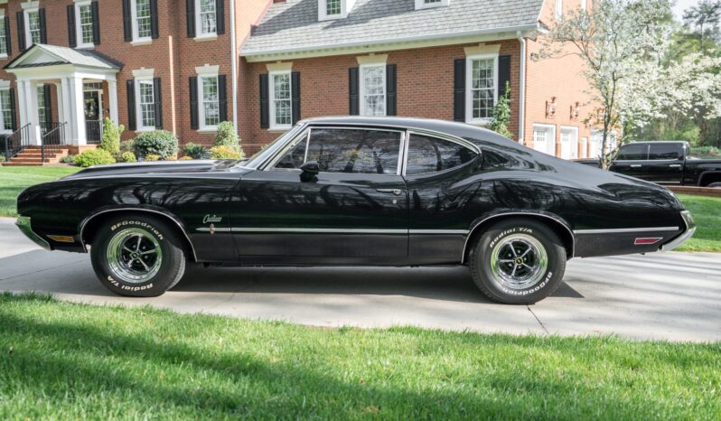 								1970 Oldsmobile Cutlass S Sport Coupe 4-Speed full									