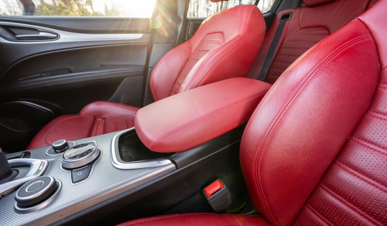 								2022 Alfa Romeo Stelvio Veloce Q4 full									