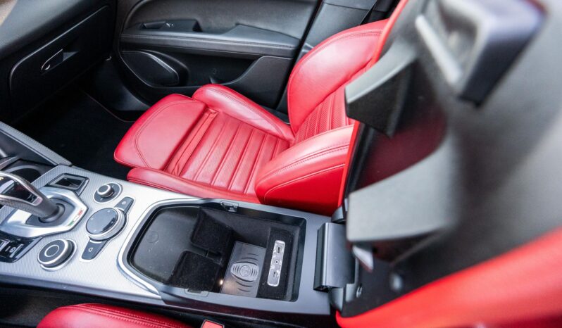 								2022 Alfa Romeo Stelvio Veloce Q4 full									