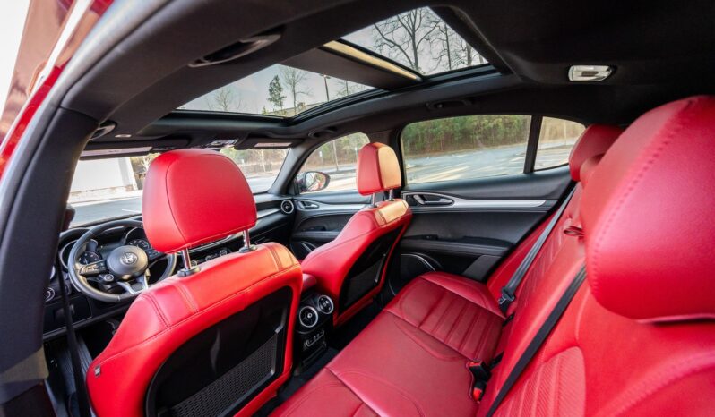 								2022 Alfa Romeo Stelvio Veloce Q4 full									