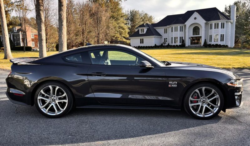 								2022 Ford Mustang GT Coupe Premium full									
