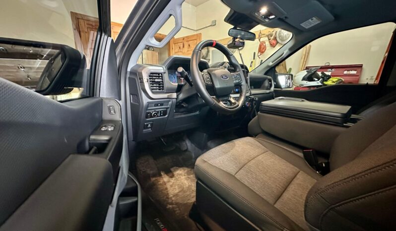								2025 Ford F-150 XL 4×4 Supercharged full									