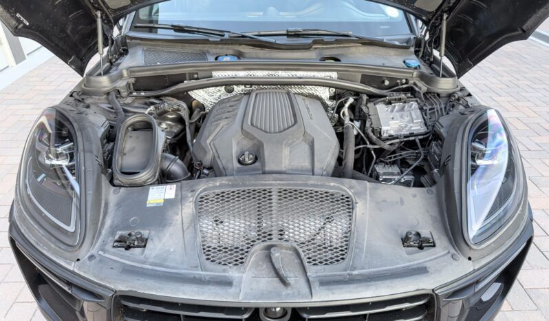 								2022 Porsche Macan AWD full									