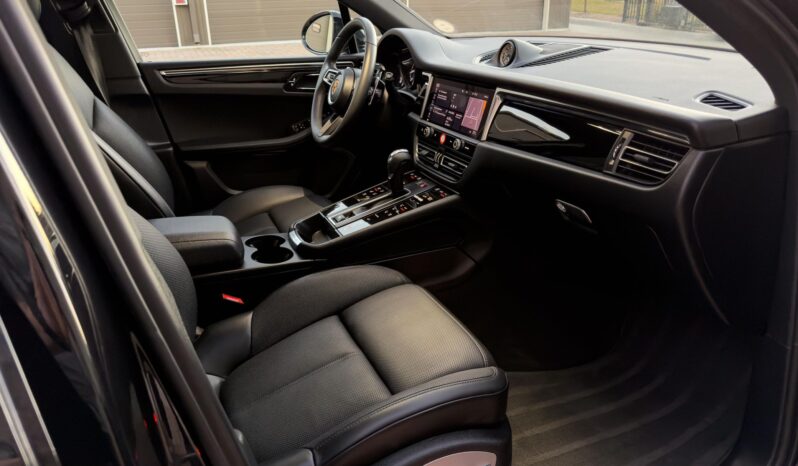 								2022 Porsche Macan AWD full									