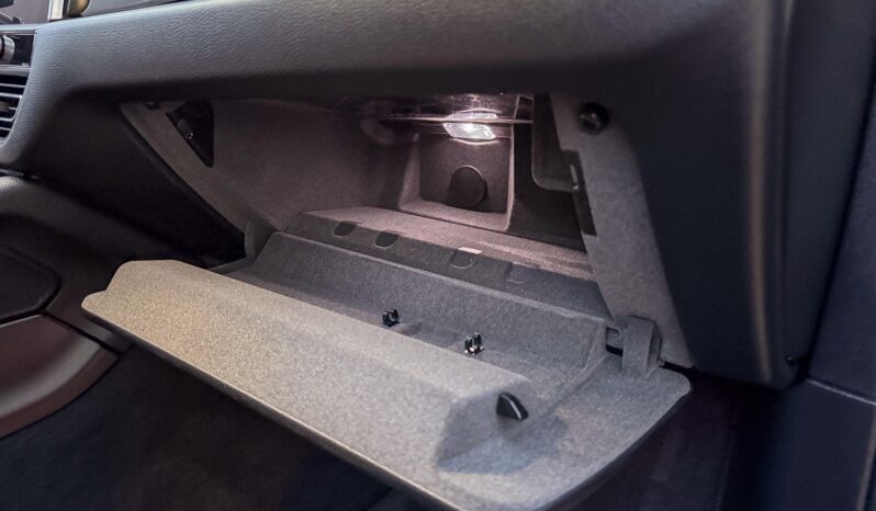 								2022 Porsche Macan AWD full									