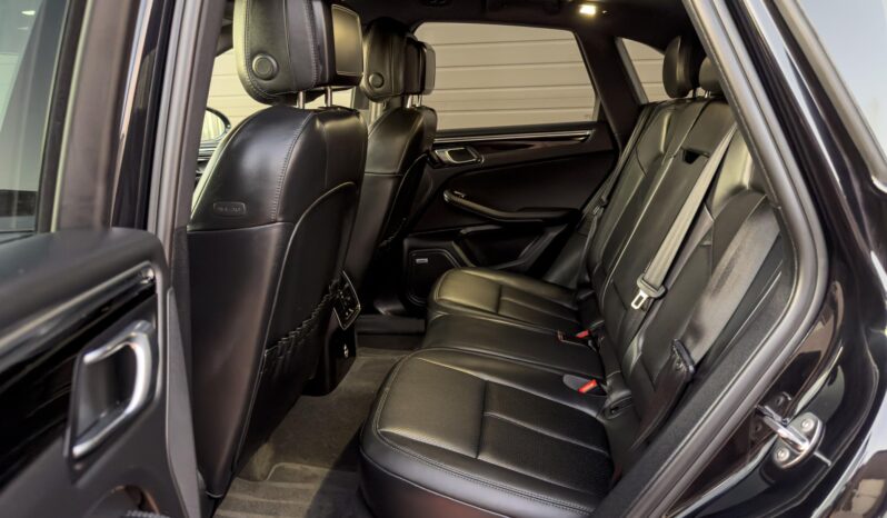 								2022 Porsche Macan AWD full									