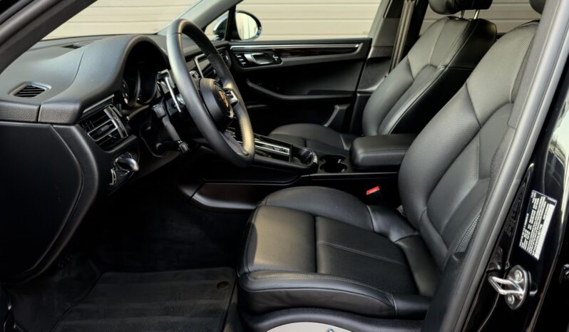								2022 Porsche Macan AWD full									