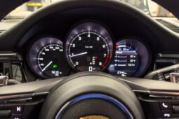 										2022 Porsche Macan AWD full									