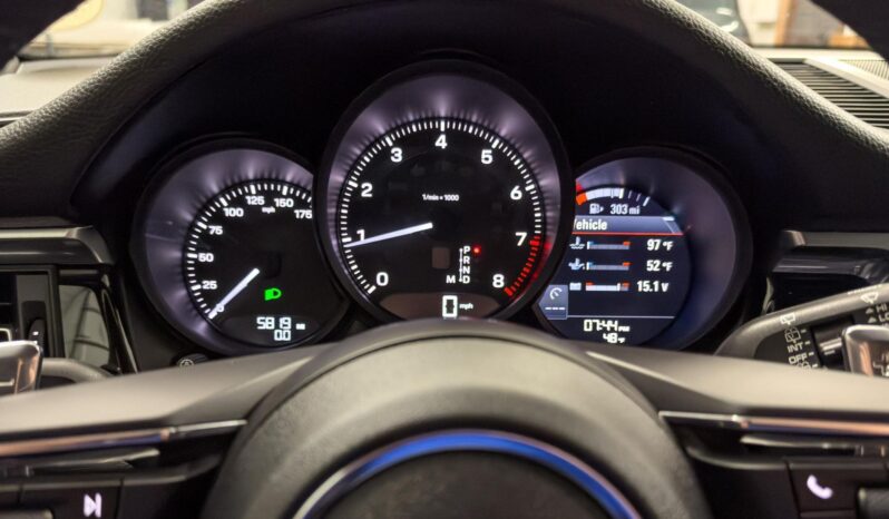 								2022 Porsche Macan AWD full									