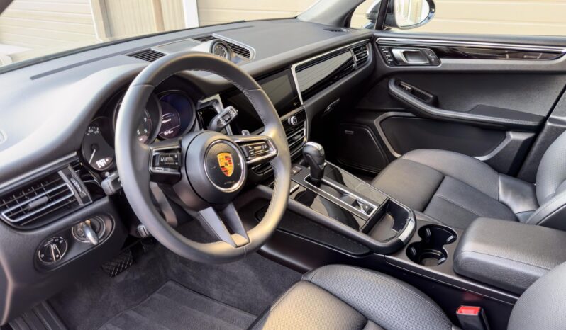 								2022 Porsche Macan AWD full									