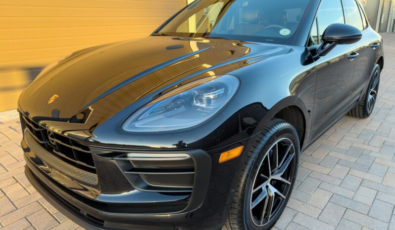 								2022 Porsche Macan AWD full									