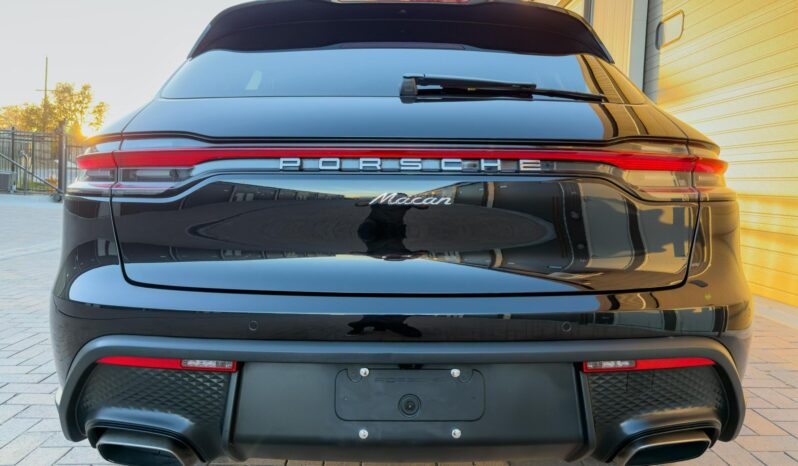 								2022 Porsche Macan AWD full									