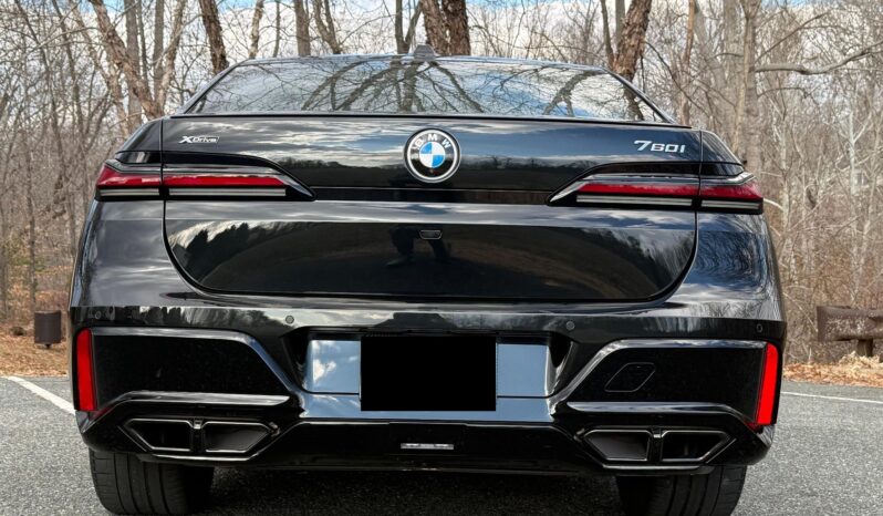 								2023 BMW 760i xDrive 536-hp Twin-Turbo full									