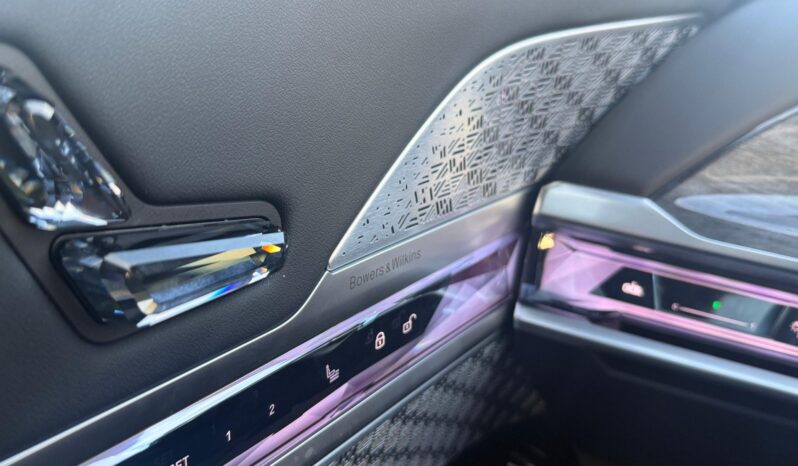 								2023 BMW 760i xDrive 536-hp Twin-Turbo full									