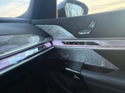 										2023 BMW 760i xDrive 536-hp Twin-Turbo full									