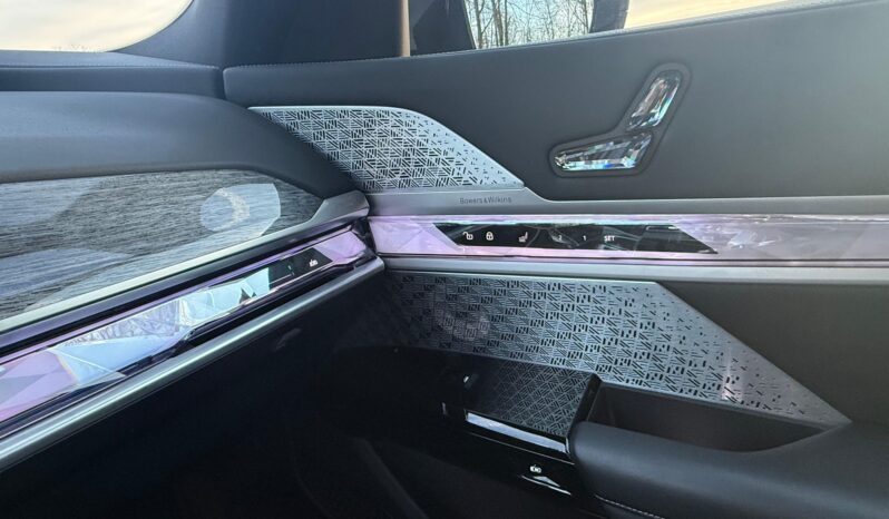 								2023 BMW 760i xDrive 536-hp Twin-Turbo full									