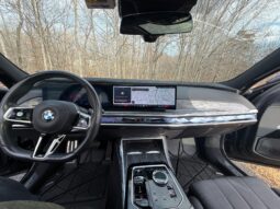 										2023 BMW 760i xDrive 536-hp Twin-Turbo full									