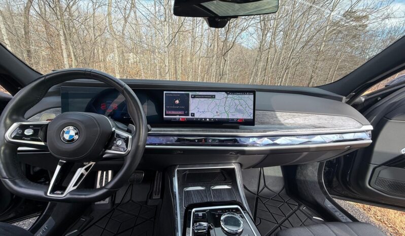 								2023 BMW 760i xDrive 536-hp Twin-Turbo full									