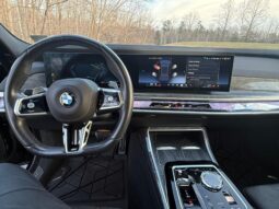 										2023 BMW 760i xDrive 536-hp Twin-Turbo full									