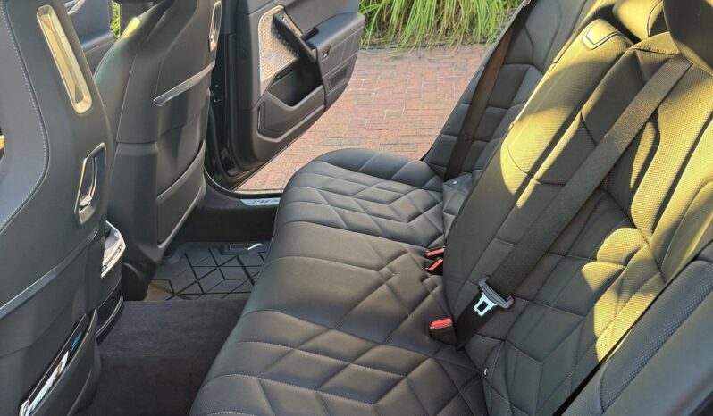 								2023 BMW 760i xDrive 536-hp Twin-Turbo full									