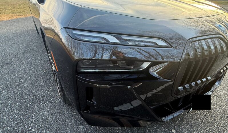 								2023 BMW 760i xDrive 536-hp Twin-Turbo full									