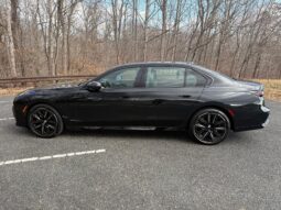 										2023 BMW 760i xDrive 536-hp Twin-Turbo full									