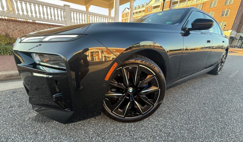 								2023 BMW 760i xDrive 536-hp Twin-Turbo full									