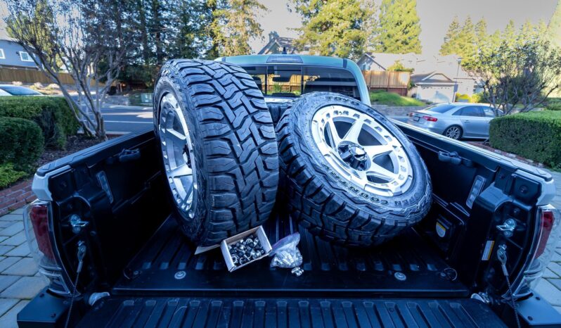 								2023 Toyota Tacoma Limited Double Cab 4×4 full									