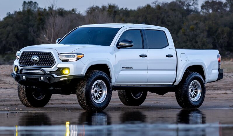 								2023 Toyota Tacoma Limited Double Cab 4×4 full									