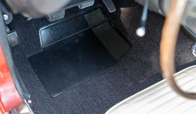 								1970 Dodge Challenger 5-Speed 5.7L Hemi full									