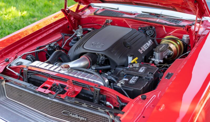 								1970 Dodge Challenger 5-Speed 5.7L Hemi full									