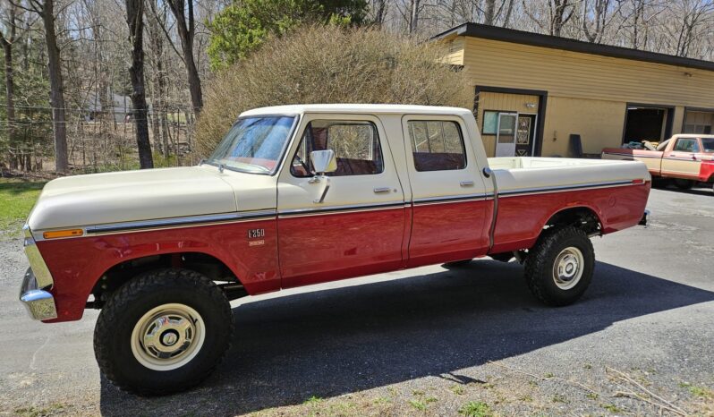 								1976 Ford F-250 Custom Highboy Crew Cab 4×4 4-Speed full									
