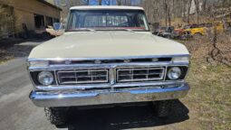 1976 Ford F-250 Custom Highboy Crew Cab 4×4 4-Speed full