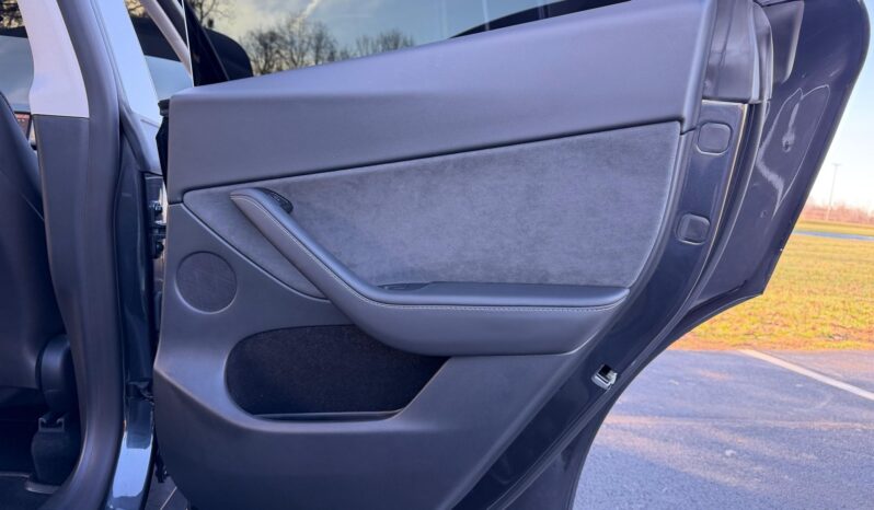 								2024 Tesla Model Y Performance Dual-Motor AWD full									