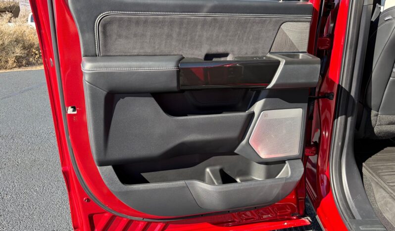 								2024 Ford F-150 Lightning Platinum full									