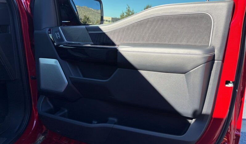 								2024 Ford F-150 Lightning Platinum full									