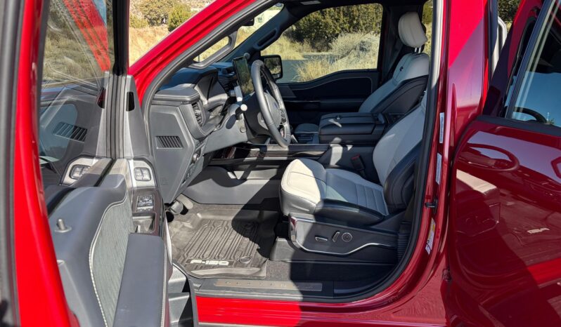 								2024 Ford F-150 Lightning Platinum full									