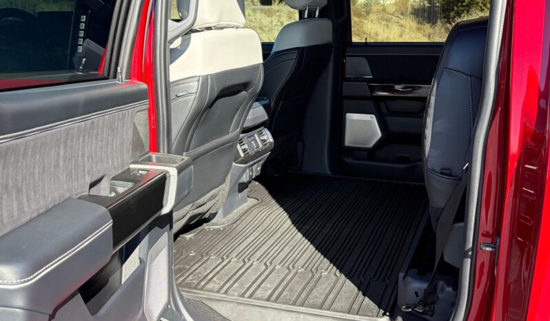 								2024 Ford F-150 Lightning Platinum full									