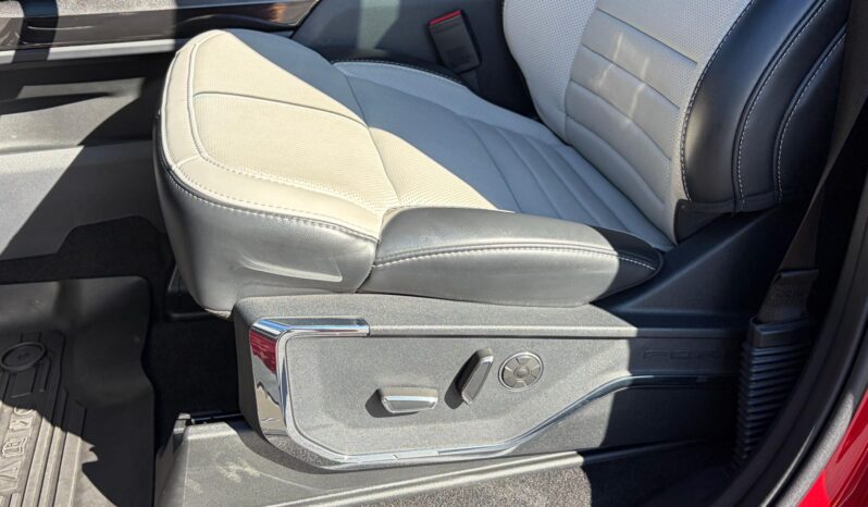 								2024 Ford F-150 Lightning Platinum full									