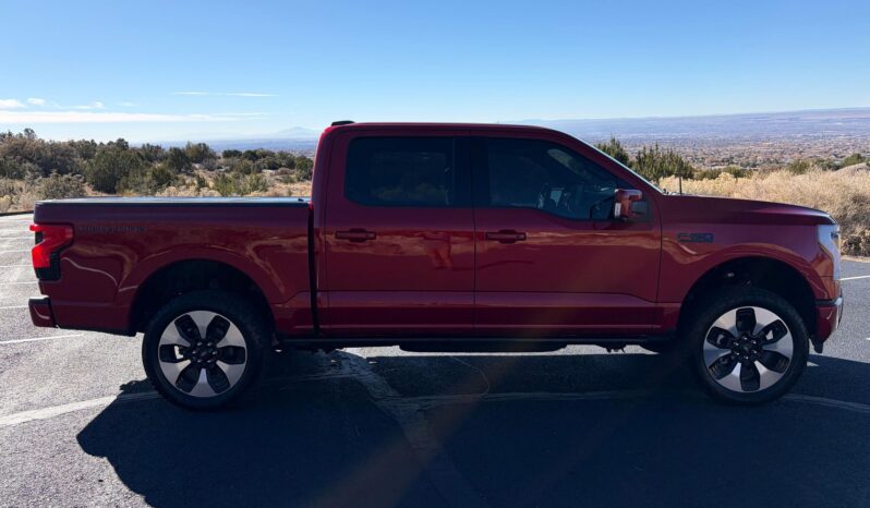 								2024 Ford F-150 Lightning Platinum full									