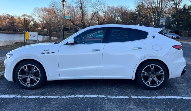 								2022 Maserati Levante Modena 424Hp full									