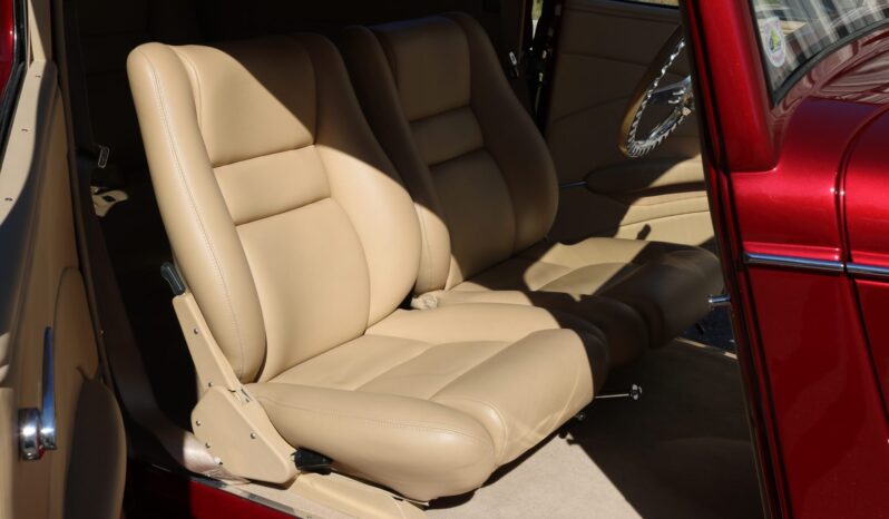 								1933 Ford Tudor Sedan Street Rod full									