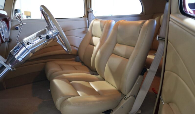 								1933 Ford Tudor Sedan Street Rod full									