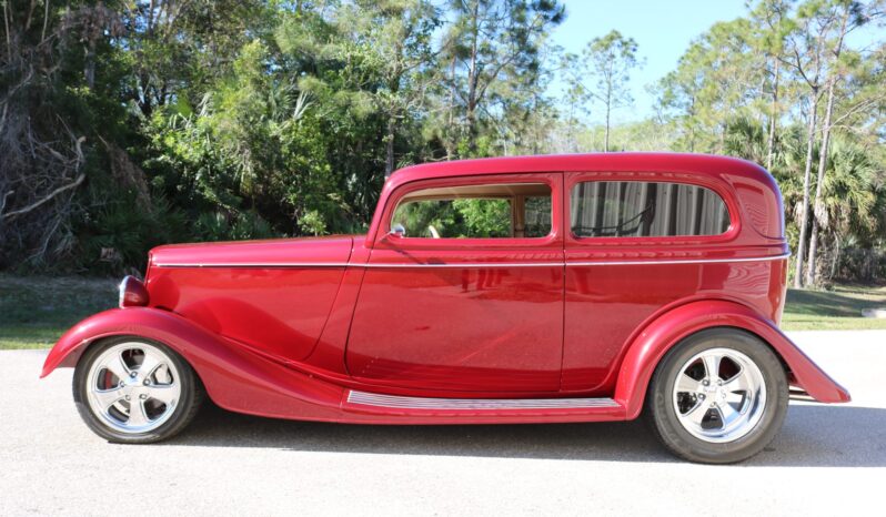 								1933 Ford Tudor Sedan Street Rod full									