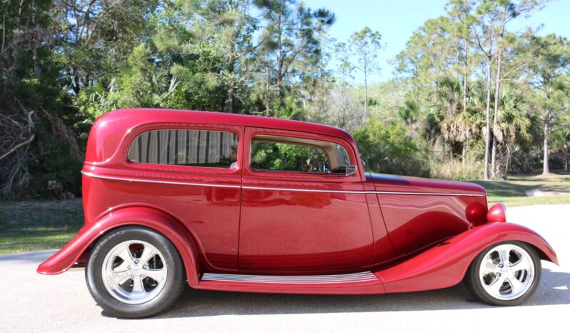 								1933 Ford Tudor Sedan Street Rod full									
